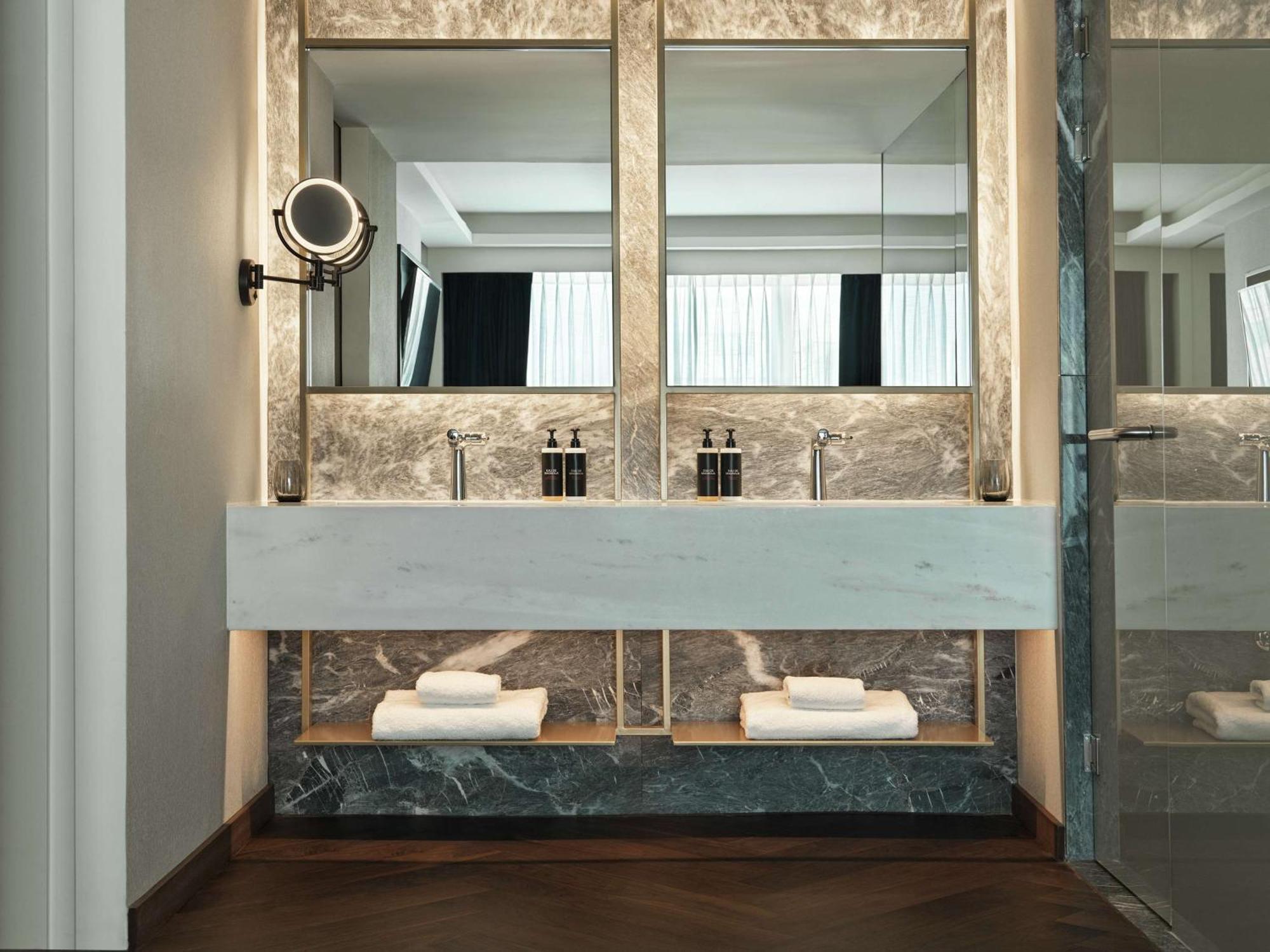 Grand Hyatt Athens Hotel Exterior photo Bathroom